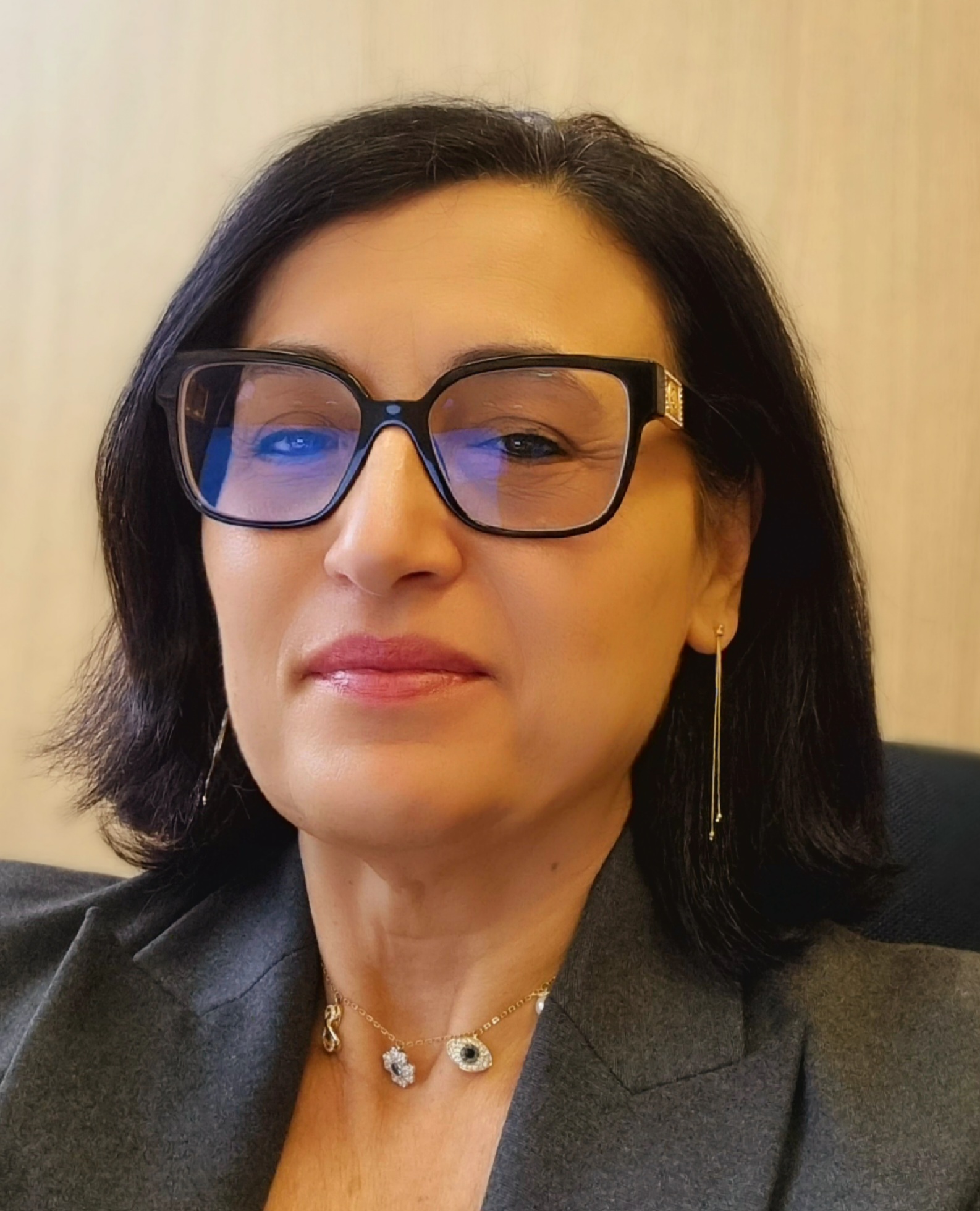 Ms Franca Verì